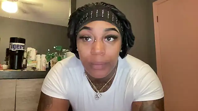 Snapshot of Creamesensation chatting on September 2025 03:48:01 PM Creamesensation online show from September 2025 03:48:01 PM