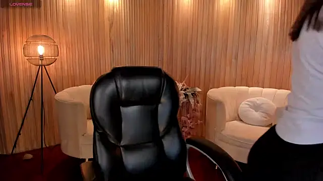 Snapshot of MorganHicks chatting on October 2025 08:44:01 PM MorganHicks online show from October 2025 08:44:01 PM