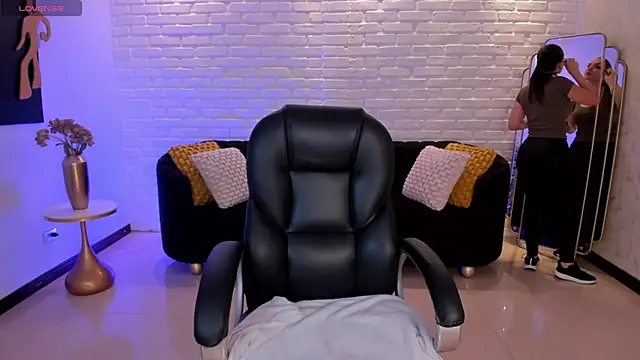 Snapshot of MorganHicks chatting on November 2025 08:52:01 PM MorganHicks online show from November 2025 08:52:01 PM