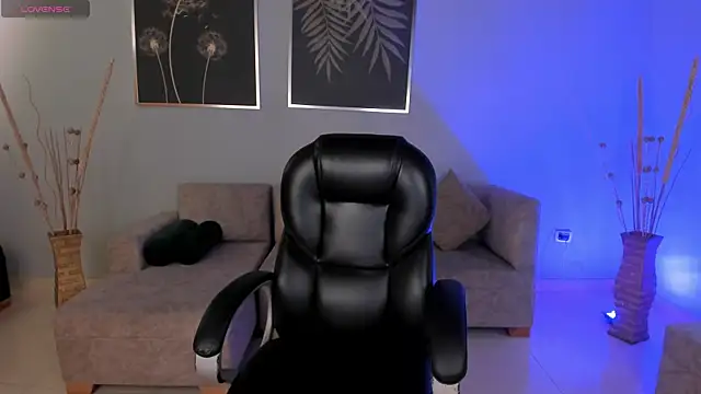 Snapshot of MorganHicks chatting on December 2025 01:51:01 PM MorganHicks online show from December 2025 01:51:01 PM