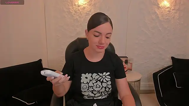 Snapshot of MorganHicks chatting on January 2026 07:48:01 PM MorganHicks online show from January 2026 07:48:01 PM