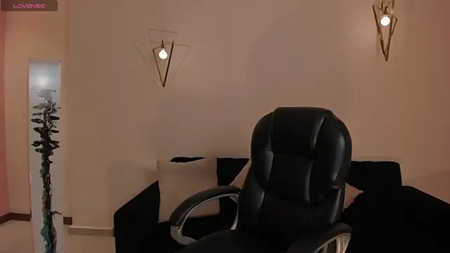 Snapshot of MorganHicks chatting on April 2026 11:19:01 AM MorganHicks online show from April 2026 11:19:01 AM