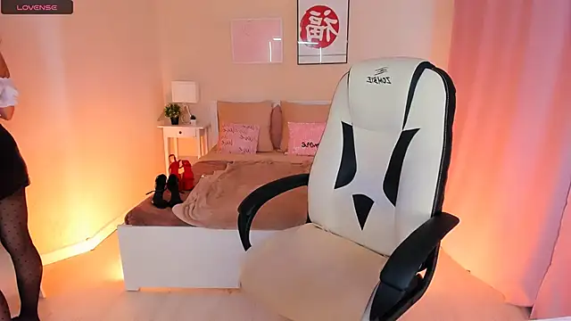 HelenaRegal online show from September 2025 01:54:02 PM