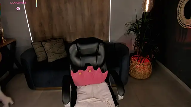 Snapshot of DannieSmith1 chatting on April 2026 11:16:01 PM DannieSmith1 online show from April 2026 11:16:01 PM