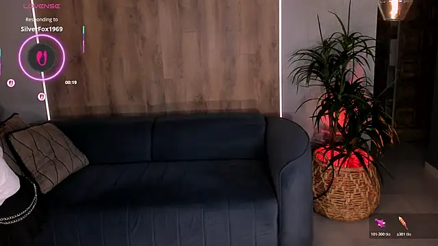 Snapshot of DannieSmith1 chatting on April 2026 09:19:01 PM DannieSmith1 online show from April 2026 09:19:01 PM