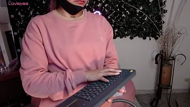 Snapshot of DestinyHills chatting on February 2025 12:05:02 PM DestinyHills online show from February 2025 12:05:02 PM