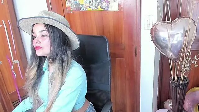 Snapshot of DestinyHills chatting on September 2025 01:49:02 AM DestinyHills online show from September 2025 01:49:02 AM