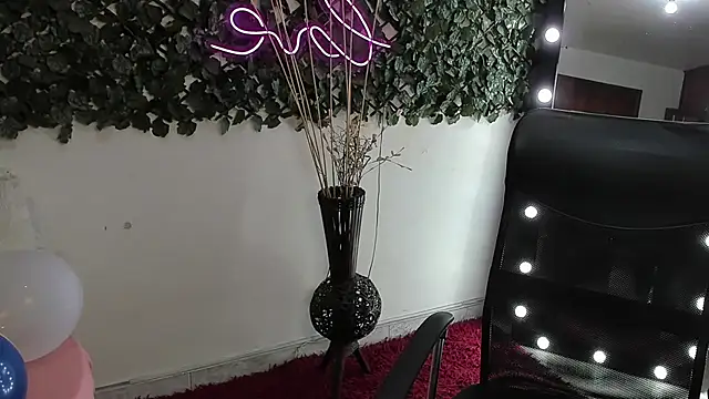 Snapshot of DestinyHills chatting on September 2025 12:09:02 PM DestinyHills online show from September 2025 12:09:02 PM