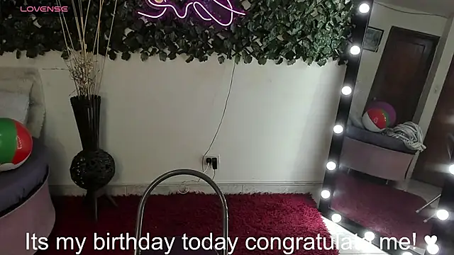 Snapshot of DestinyHills chatting on September 2025 12:32:02 PM DestinyHills online show from September 2025 12:32:02 PM