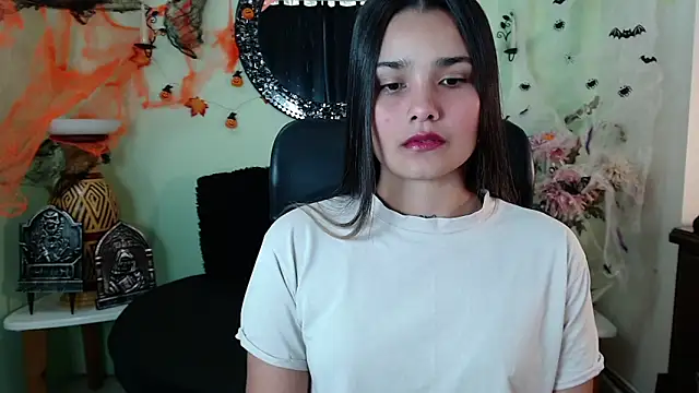 Snapshot of DestinyHills chatting on October 2025 12:14:02 PM DestinyHills online show from October 2025 12:14:02 PM