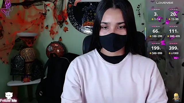 Snapshot of DestinyHills chatting on October 2025 12:19:01 PM DestinyHills online show from October 2025 12:19:01 PM