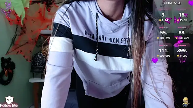 Snapshot of DestinyHills chatting on October 2025 12:02:02 PM DestinyHills online show from October 2025 12:02:02 PM