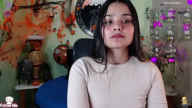 Snapshot of DestinyHills chatting on October 2025 11:58:01 AM DestinyHills online show from October 2025 11:58:01 AM