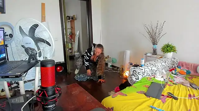 Snapshot of IamYourNarcotic chatting on October 2025 11:44:02 AM IamYourNarcotic online show from October 2025 11:44:02 AM