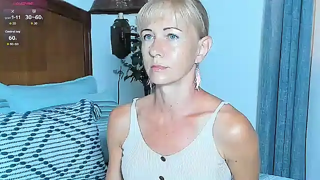 Christine 35 online show from November 2025 12:50:02 PM