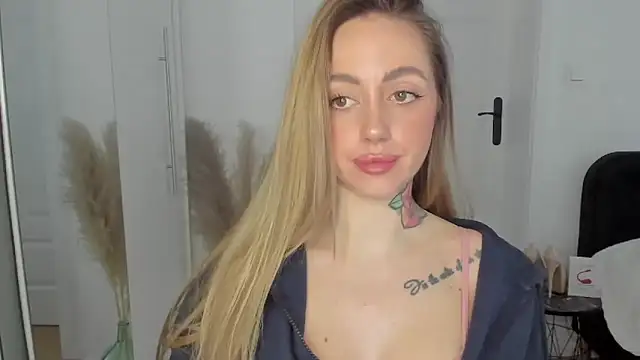 sexyCoralie online show from February 2025 03:06:01 PM