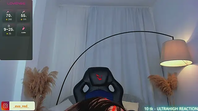 Snapshot of _Eva_Rose_ chatting on December 2024 01:47:01 PM Eva Rose online show from December 2024 01:47:01 PM