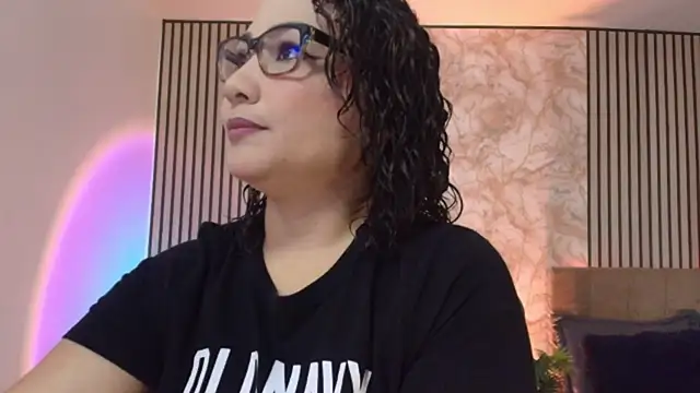 JuliRamirez online show from July 2026 01:19:01 PM