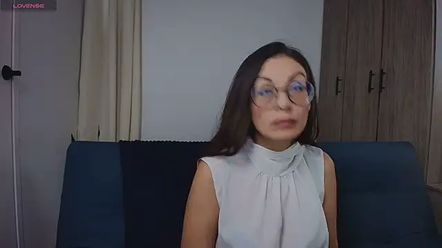 Swetisabella01 online show from July 2026 03:36:02 PM