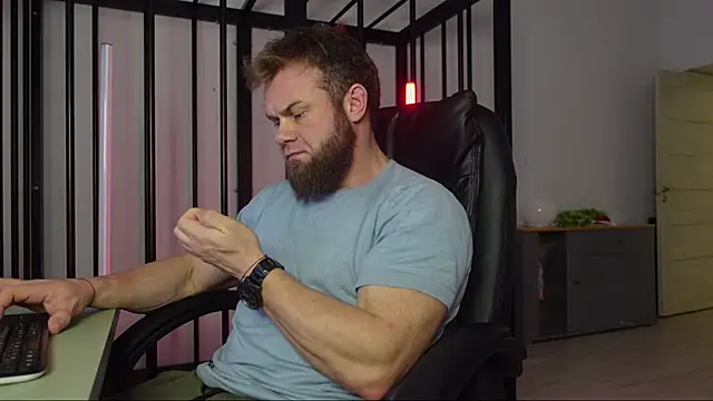 Snapshot of Tommy_Burnz chatting on January 2025 01:14:01 PM Tommy Burnz online show from January 2025 01:14:01 PM