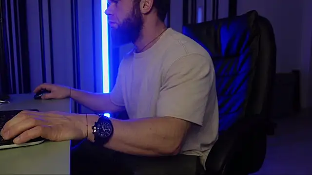 Snapshot of Tommy_Burnz chatting on January 2025 02:46:02 AM Tommy Burnz online show from January 2025 02:46:02 AM