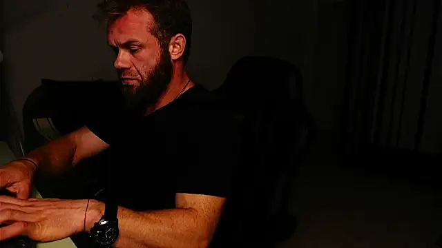 Snapshot of Tommy_Burnz chatting on September 2025 07:35:02 PM Tommy Burnz online show from September 2025 07:35:02 PM