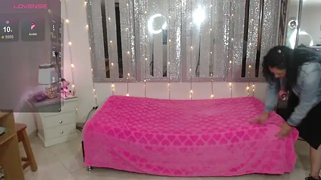 Snapshot of mijal_queen chatting on January 2025 02:27:01 AM mijal queen online show from January 2025 02:27:01 AM