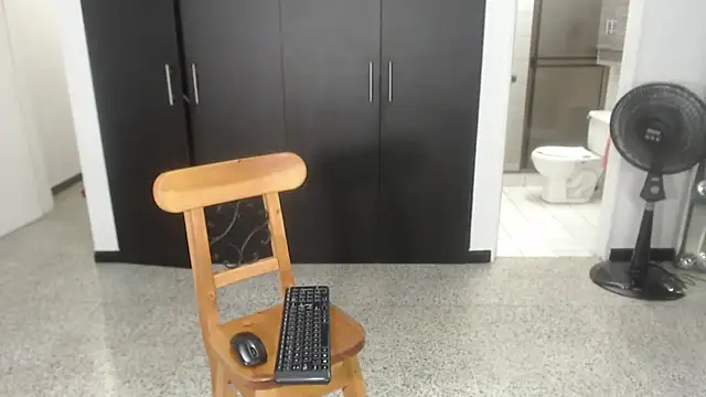 Snapshot of mijal_queen chatting on February 2025 02:31:01 AM mijal queen online show from February 2025 02:31:01 AM