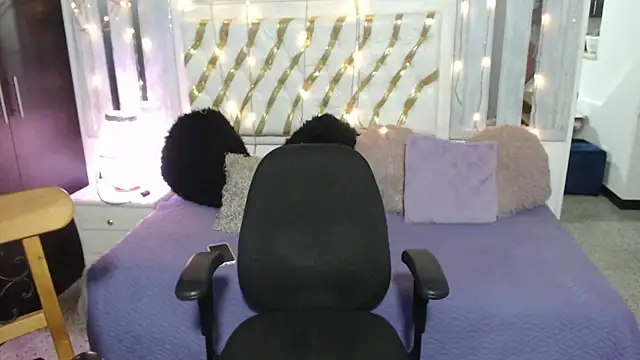 Snapshot of mijal_queen chatting on March 2025 05:48:02 AM mijal queen online show from March 2025 05:48:02 AM