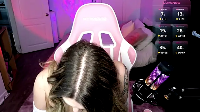 Snapshot of queenxlexy chatting on January 2025 06:52:01 PM queenxlexy online show from January 2025 06:52:01 PM