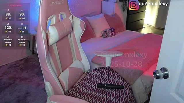 Snapshot of queenxlexy chatting on October 2025 08:22:02 PM queenxlexy online show from October 2025 08:22:02 PM