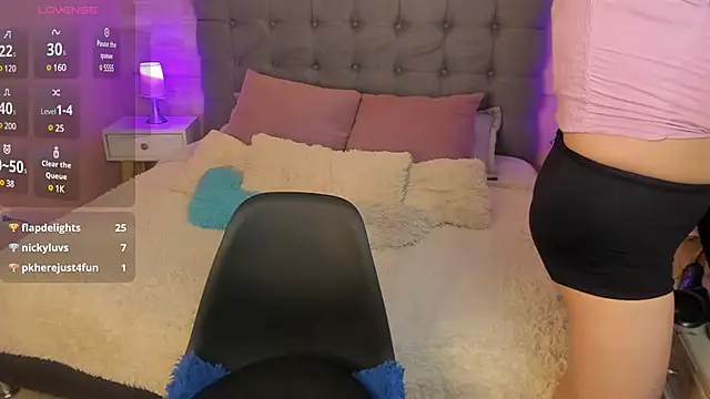  Abril W online show from March 2025 07:12:02 PM