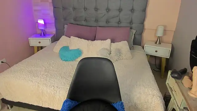  Abril W online show from October 2025 11:56:02 PM