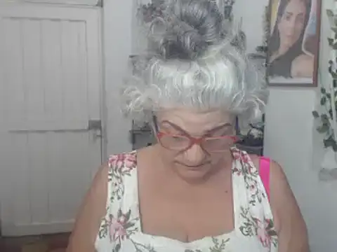 FunnyGrandma online show from September 2025 12:33:01 AM