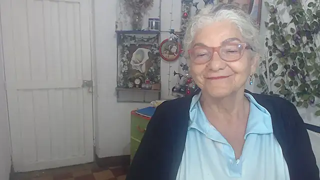 FunnyGrandma online show from December 2025 02:31:02 AM