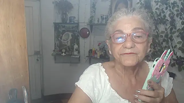 FunnyGrandma online show from May 2026 01:23:02 AM