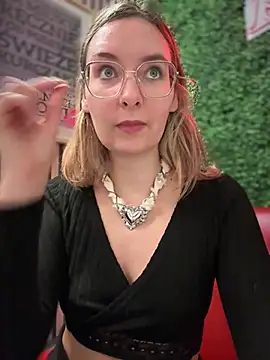 Snapshot of The_Snowwhitee chatting on December 2024 09:39:02 AM The Snowwhitee online show from December 2024 09:39:02 AM