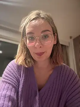 Snapshot of The_Snowwhitee chatting on December 2024 05:57:02 PM The Snowwhitee online show from December 2024 05:57:02 PM