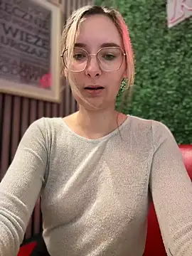 Snapshot of The_Snowwhitee chatting on February 2025 09:24:01 AM The Snowwhitee online show from February 2025 09:24:01 AM