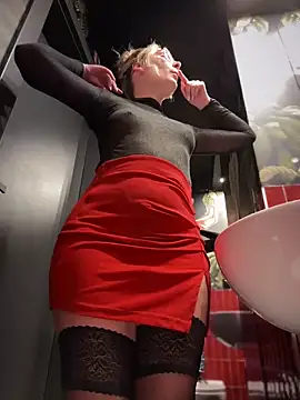 Snapshot of The_Snowwhitee chatting on February 2025 07:16:02 PM The Snowwhitee online show from February 2025 07:16:02 PM