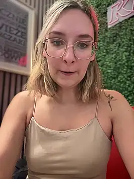 Snapshot of The_Snowwhitee chatting on February 2025 09:22:02 AM The Snowwhitee online show from February 2025 09:22:02 AM