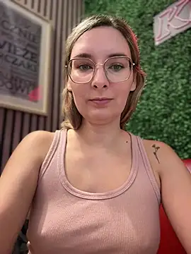 Snapshot of The_Snowwhitee chatting on March 2025 09:21:01 AM The Snowwhitee online show from March 2025 09:21:01 AM