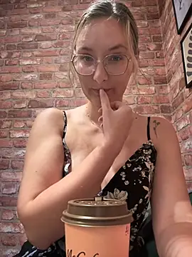 Snapshot of The_Snowwhitee chatting on September 2025 08:13:02 AM The Snowwhitee online show from September 2025 08:13:02 AM