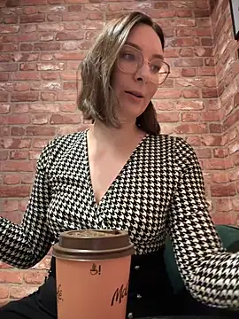 Snapshot of The_Snowwhitee chatting on October 2025 07:37:02 AM The Snowwhitee online show from October 2025 07:37:02 AM