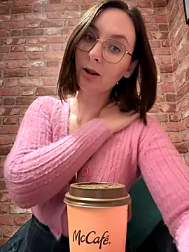 Snapshot of The_Snowwhitee chatting on October 2025 07:11:01 PM The Snowwhitee online show from October 2025 07:11:01 PM