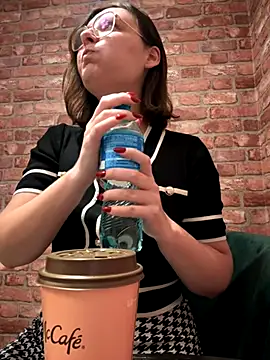 Snapshot of The_Snowwhitee chatting on October 2025 07:12:02 PM The Snowwhitee online show from October 2025 07:12:02 PM