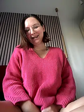 Snapshot of The_Snowwhitee chatting on October 2025 02:02:02 PM The Snowwhitee online show from October 2025 02:02:02 PM