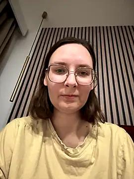 Snapshot of The_Snowwhitee chatting on November 2025 09:03:02 PM The Snowwhitee online show from November 2025 09:03:02 PM