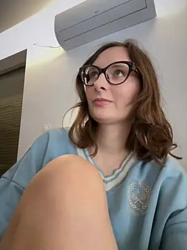 Snapshot of The_Snowwhitee chatting on February 2026 11:51:01 AM The Snowwhitee online show from February 2026 11:51:01 AM