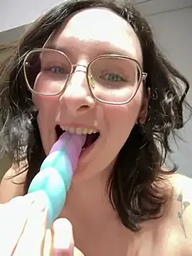 Snapshot of The_Snowwhitee chatting on February 2026 07:04:02 PM The Snowwhitee online show from February 2026 07:04:02 PM